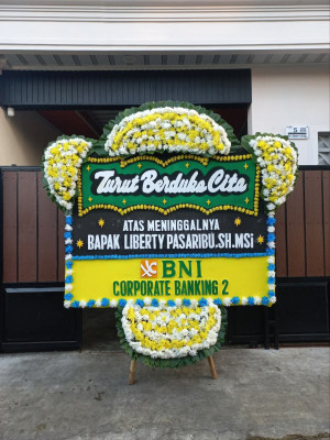 Papan Bunga Duka di Rongga