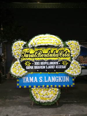 Papan Bunga Duka di Rongga